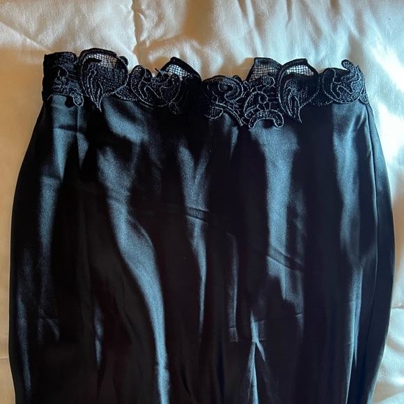 MESHKI TWO PIECE SATIN BLACK MAXI SKIRT BANDEAU TOP SIZE XS - Picture 4 of 7